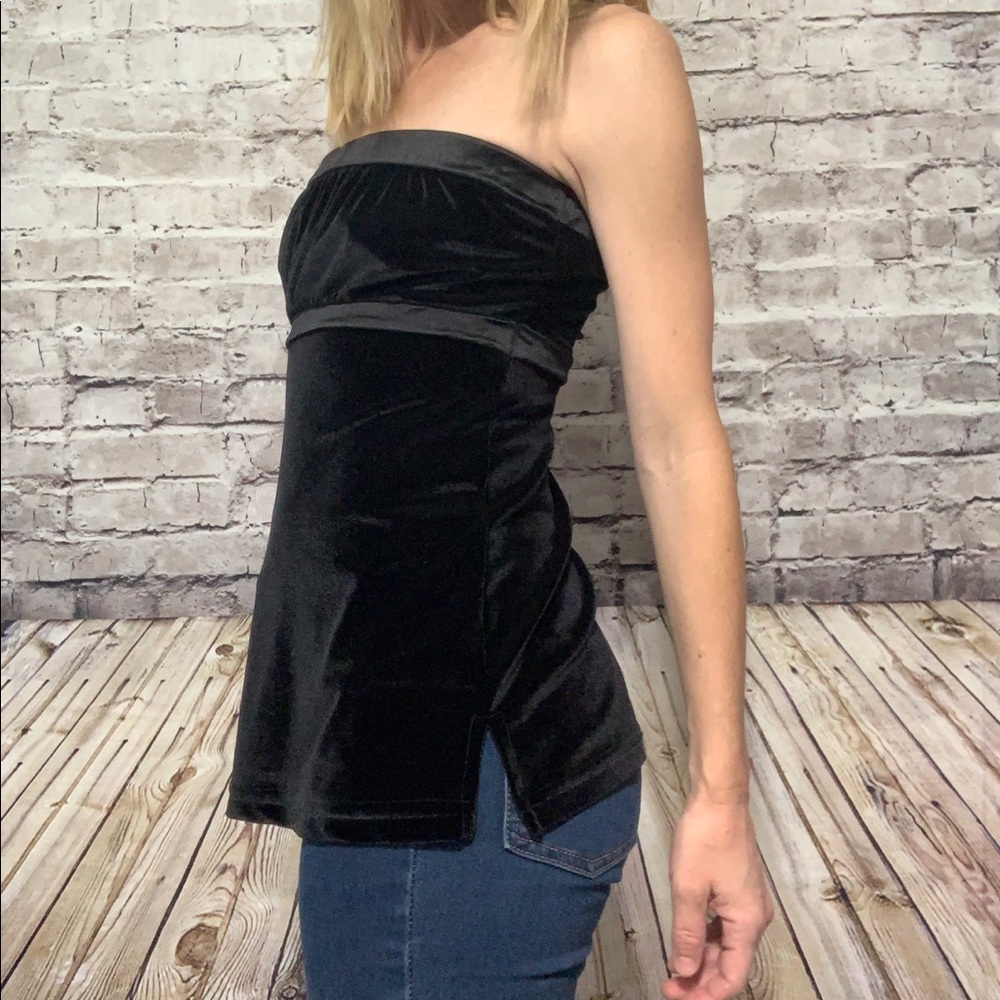 🆕Black Velvet Strapless top Size (Juniors M)‼️